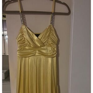 Gorgeous yellow prom dress!
